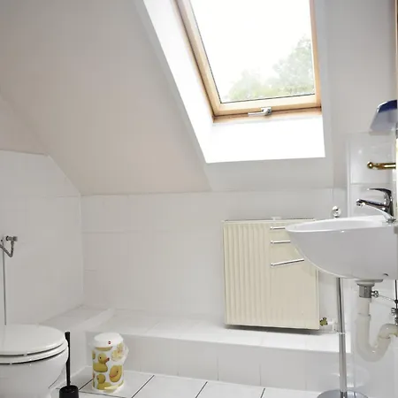 Schoene Mit Terrasse In Boddin, Cleaning Included Apartamento *