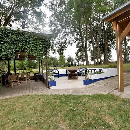 Schoene Mit Terrasse In Boddin, Cleaning Included Apartamento Boddin